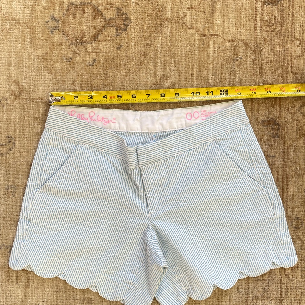 Lilly Pulitzer seersucker light blue scalloped edge shorts size 00. - Picture 8 of 12